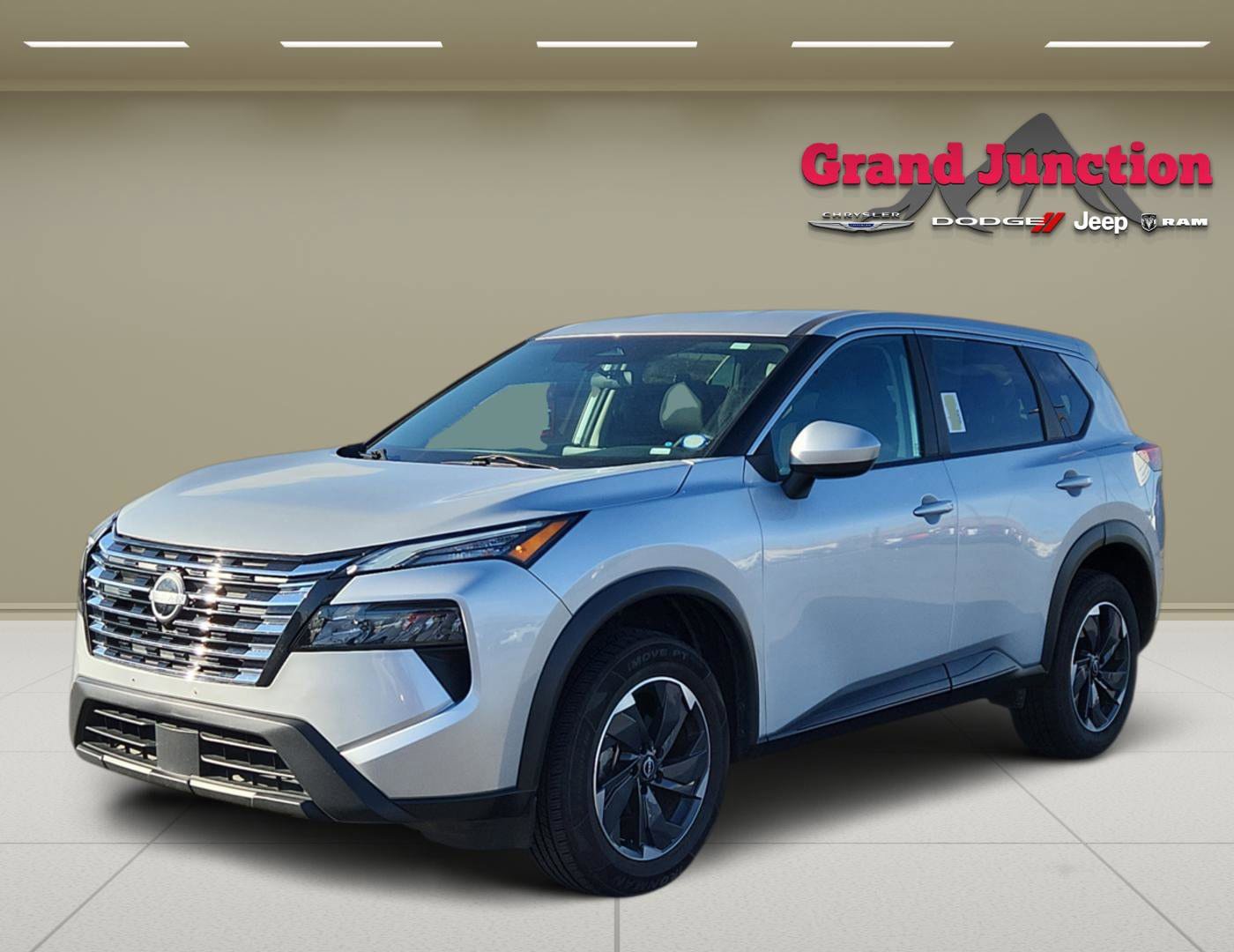 Used 2024 Nissan Rogue SV AWD/4WD image 3