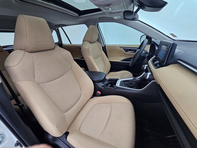 Used 2021 Toyota RAV4 XLE w/ Convenience Package image 33