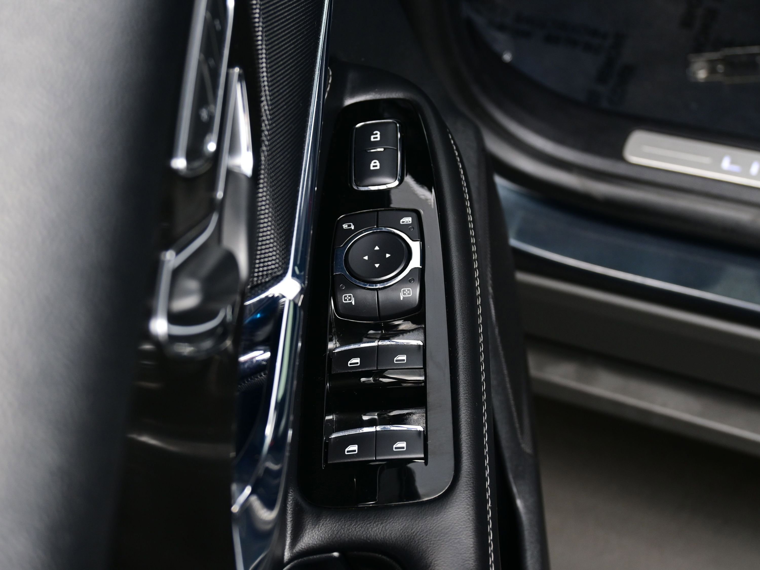 Used 2022 Lincoln Corsair Reserve w/ Equipment Group 201A image 11