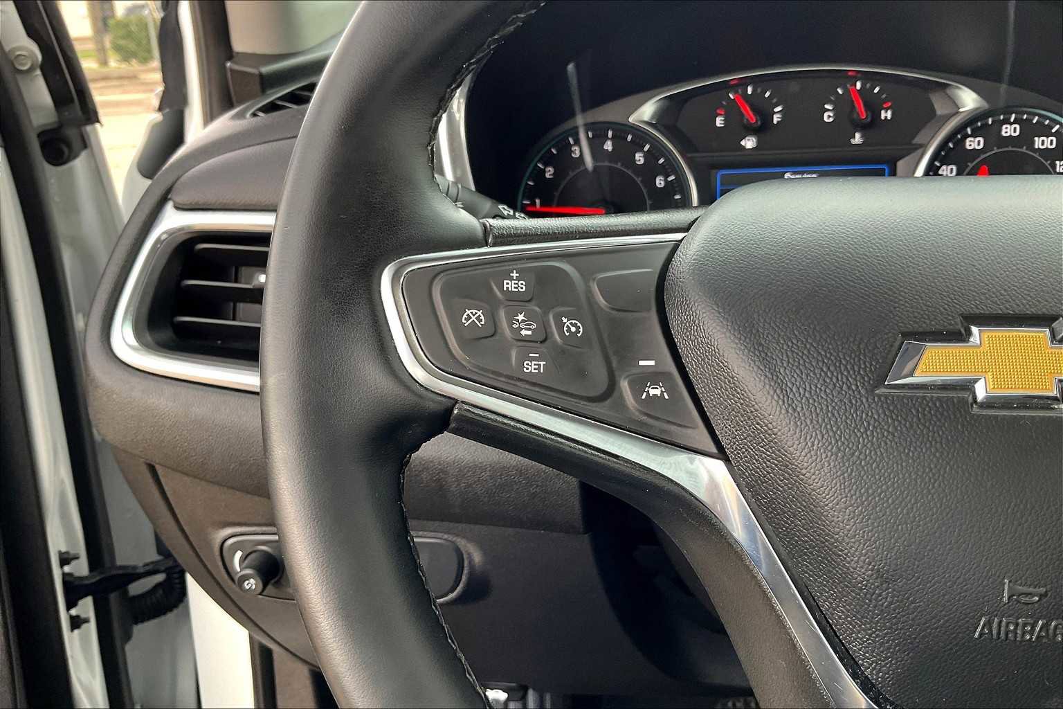 Used 2024 Chevrolet Equinox LT image 41