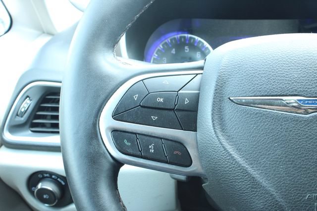 Used 2018 Chrysler Pacifica Touring-L Plus w/ Tire & Wheel Group FWD image 26