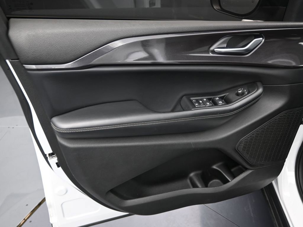 Used 2023 Jeep Grand Cherokee L Laredo image 11