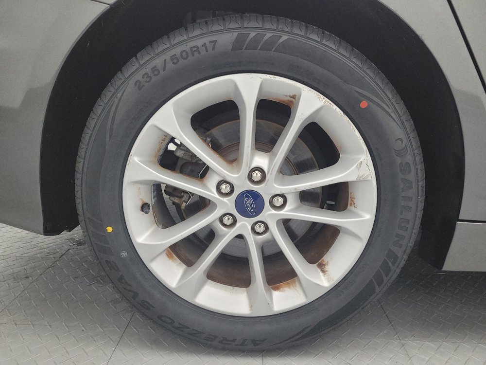 Used 2020 Ford Fusion SE FWD image 31