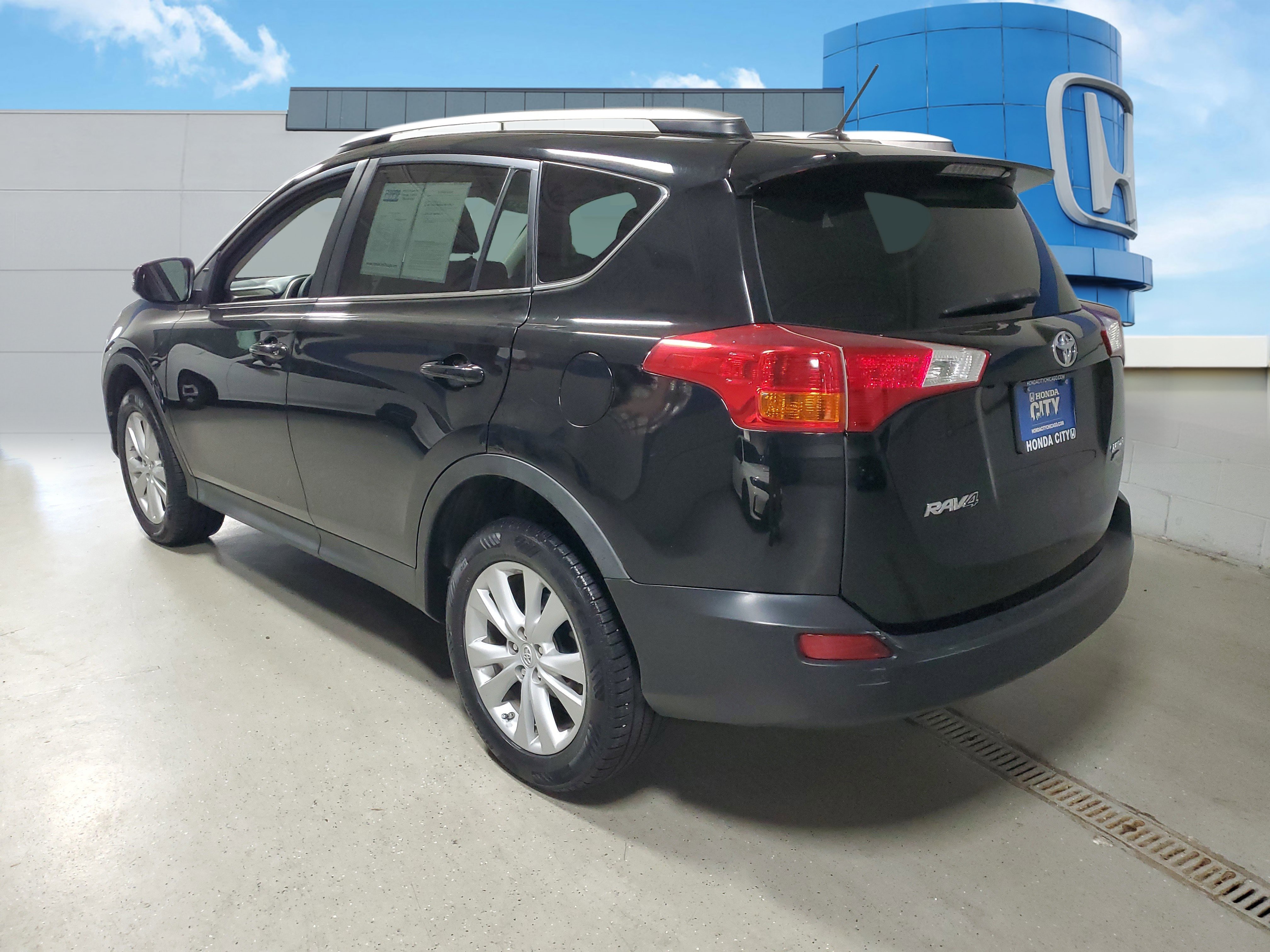 Used 2015 Toyota RAV4 Limited w/ Technology Package AWD/4WD image 4