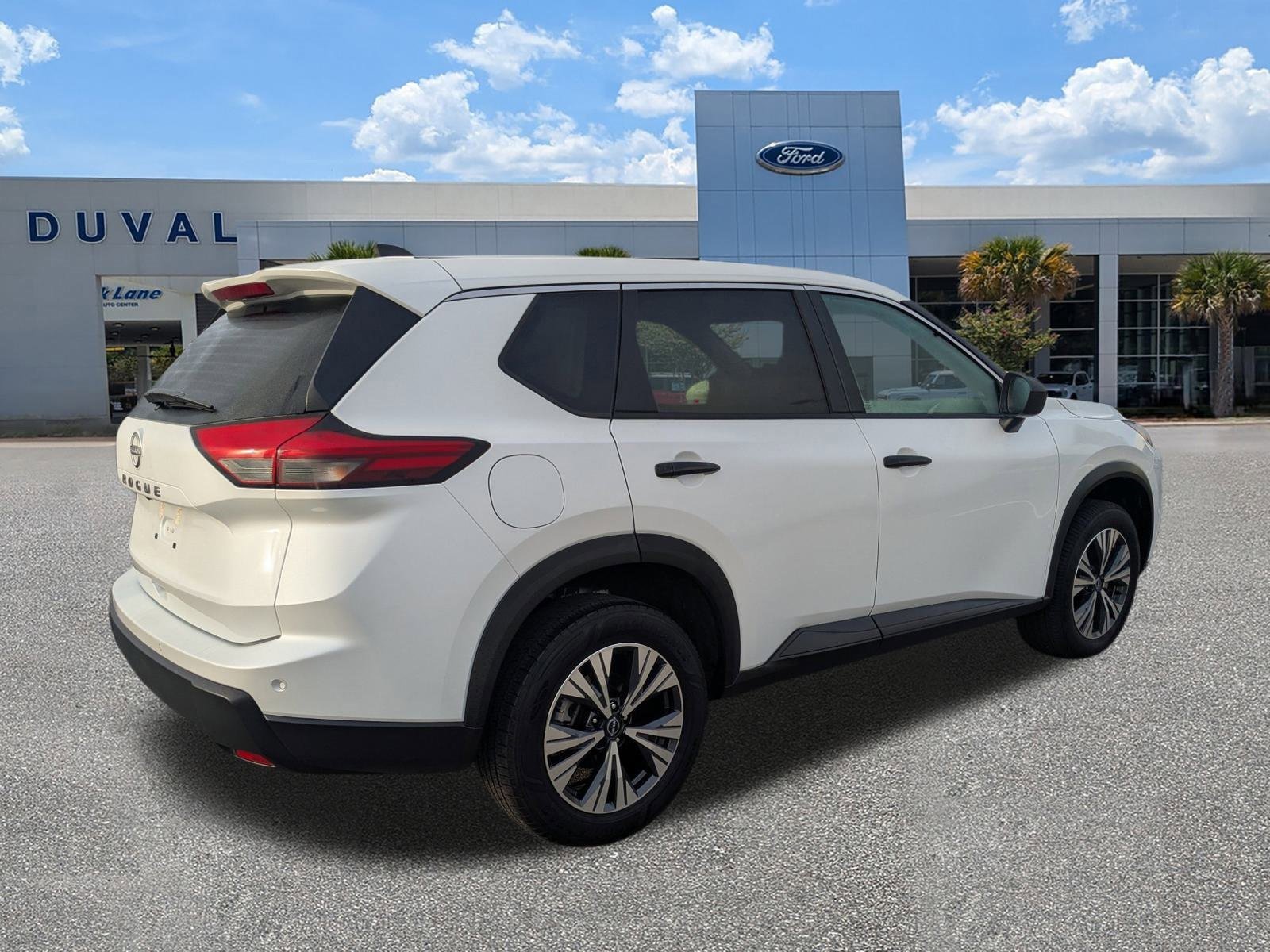 Used 2025 Nissan Rogue S image 4