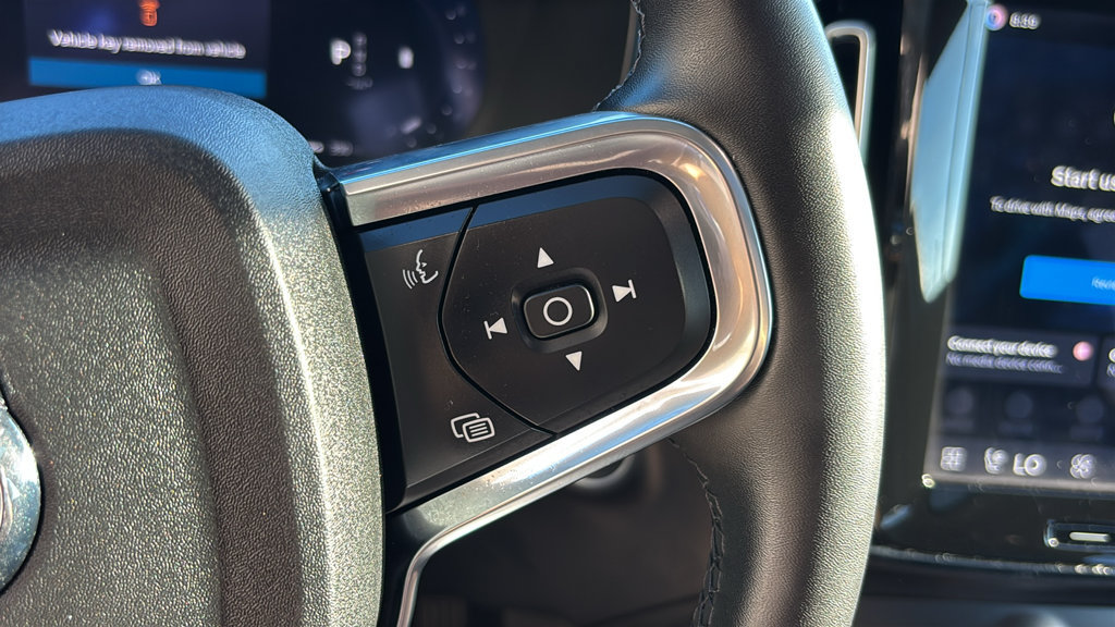Certified 2026 Volvo XC40 B5 Plus AWD/4WD image 18