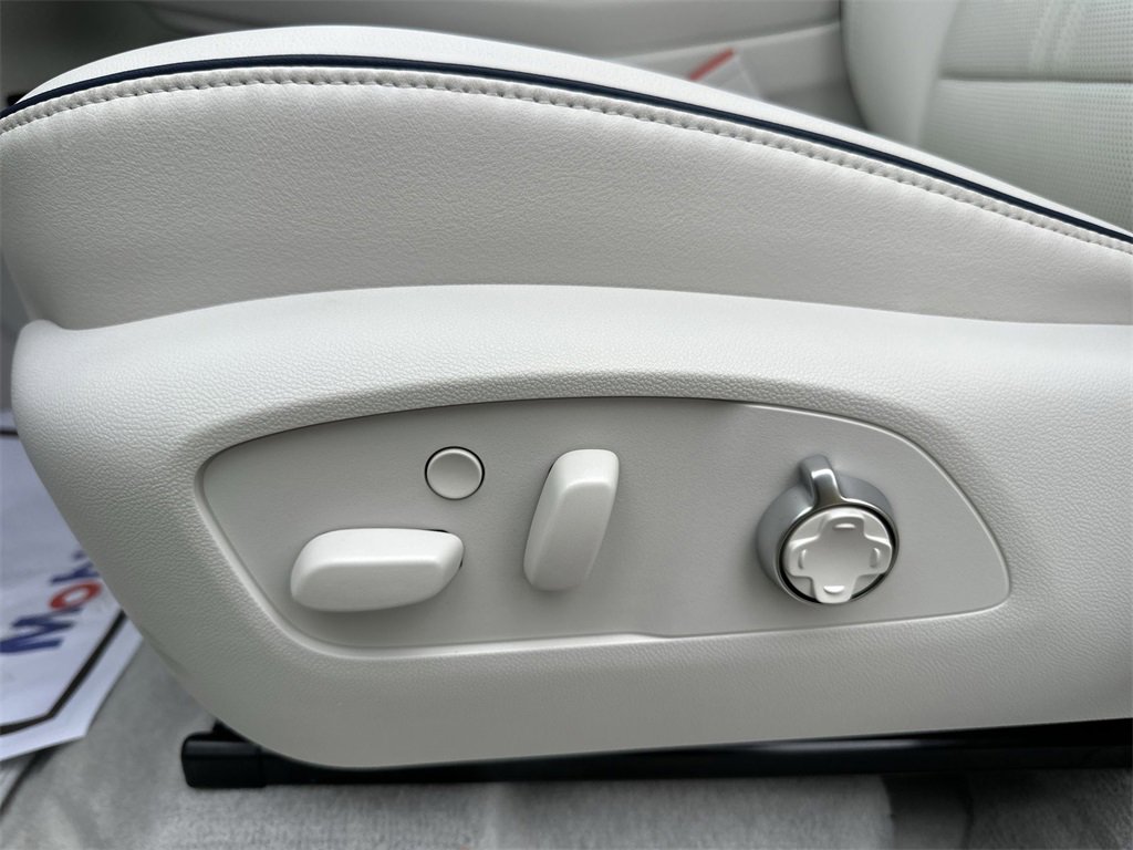 New 2026 Buick Enclave Avenir w/ Super Cruise Package image 12