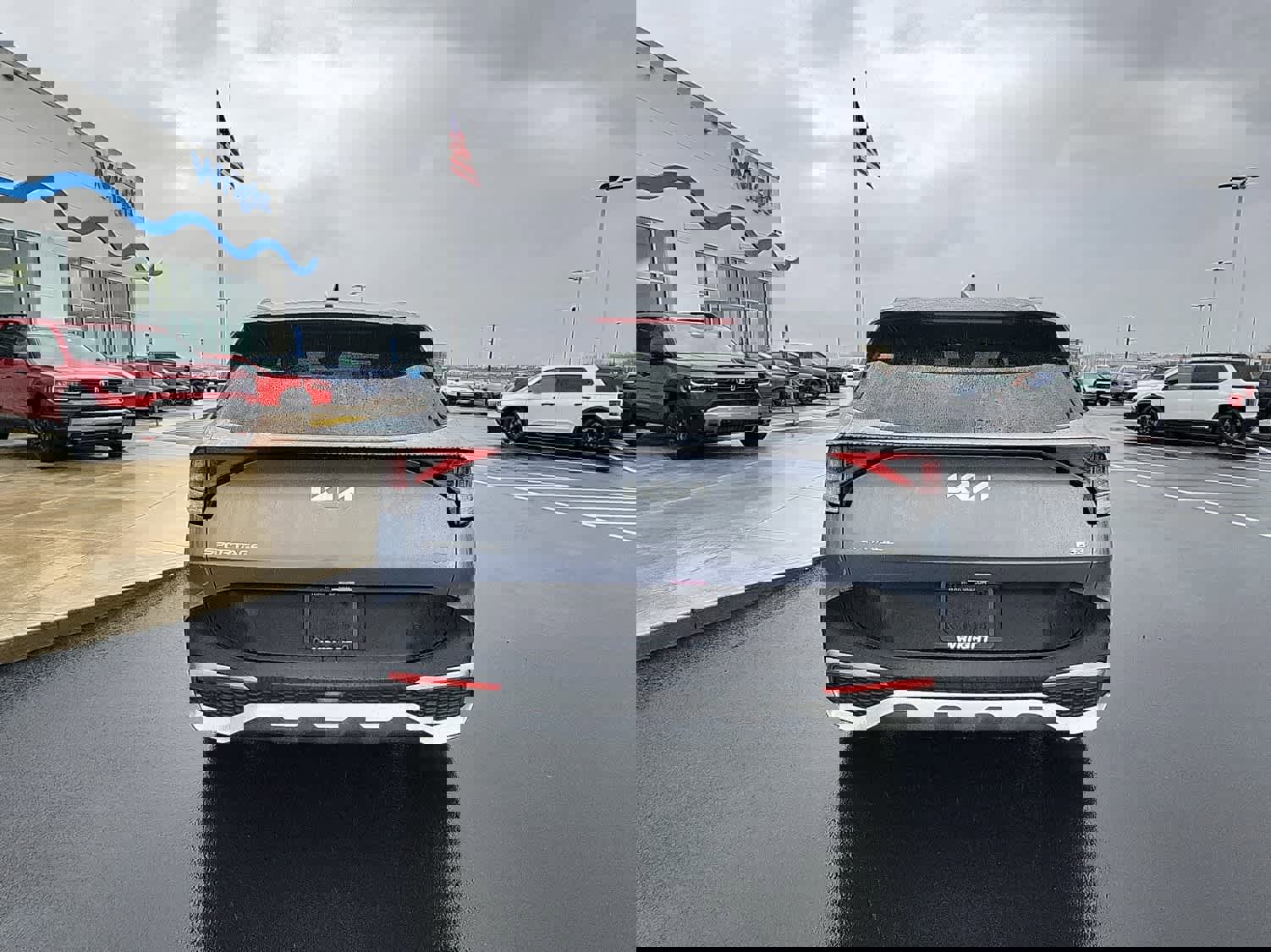 Used 2023 Kia Sportage EX image 3