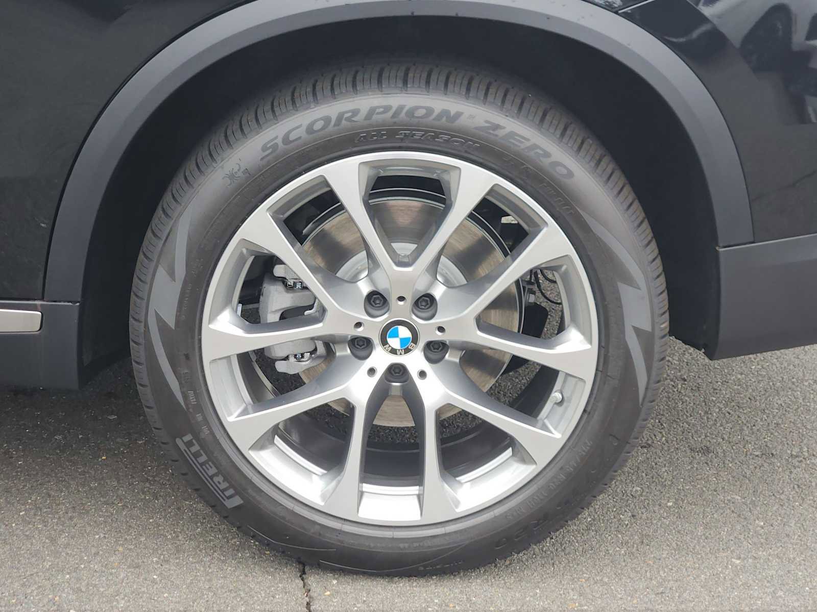 Used 2026 BMW X5 xDrive40i w/ Premium Package image 13