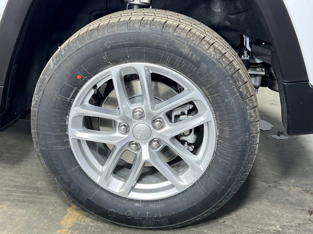 New 2026 Jeep Grand Cherokee Laredo AWD/4WD image 37