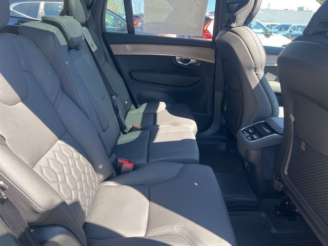 New 2026 Volvo XC90 B6 Plus w/ Protection Package Premier AWD/4WD image 17