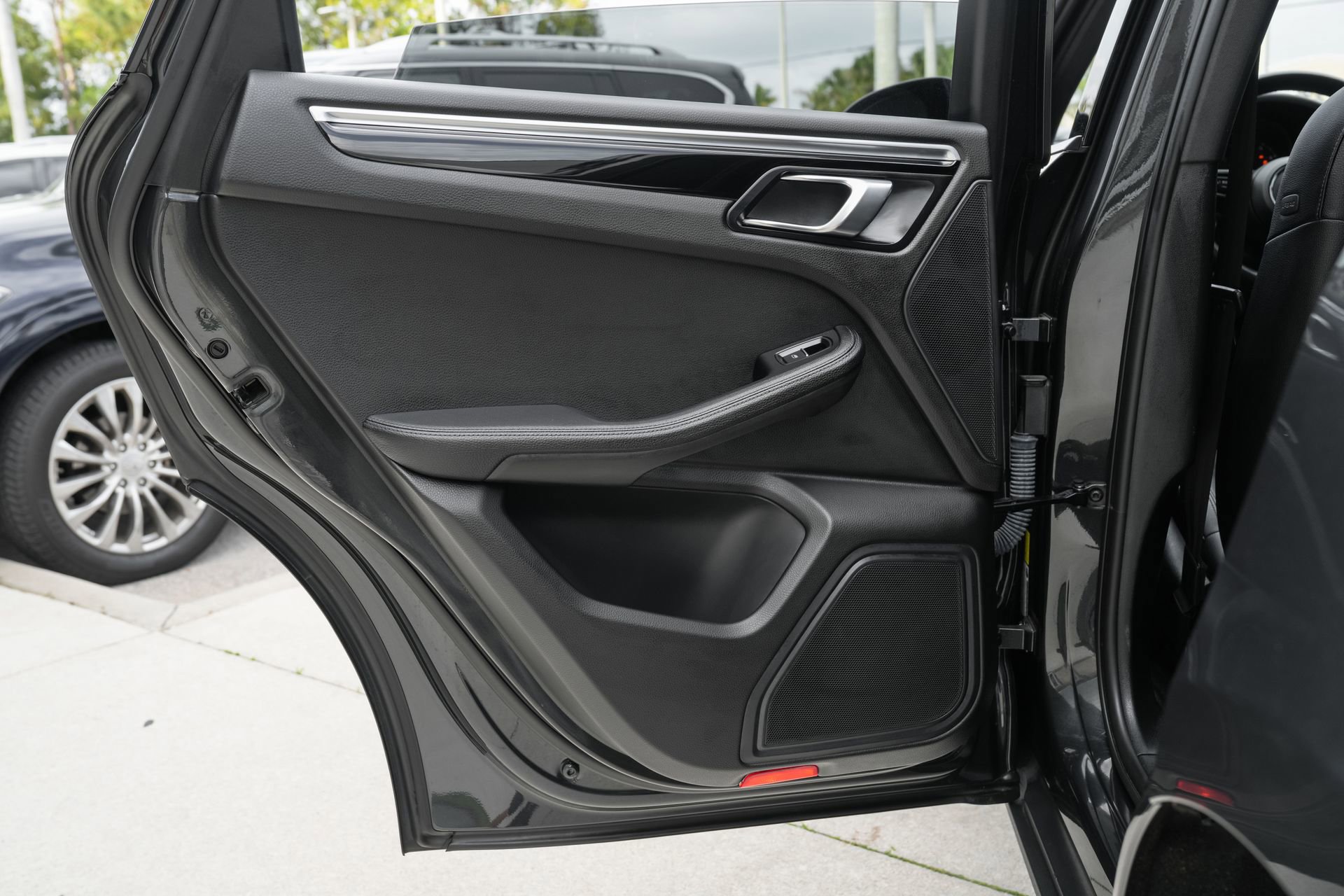 Used 2022 Porsche Macan image 32