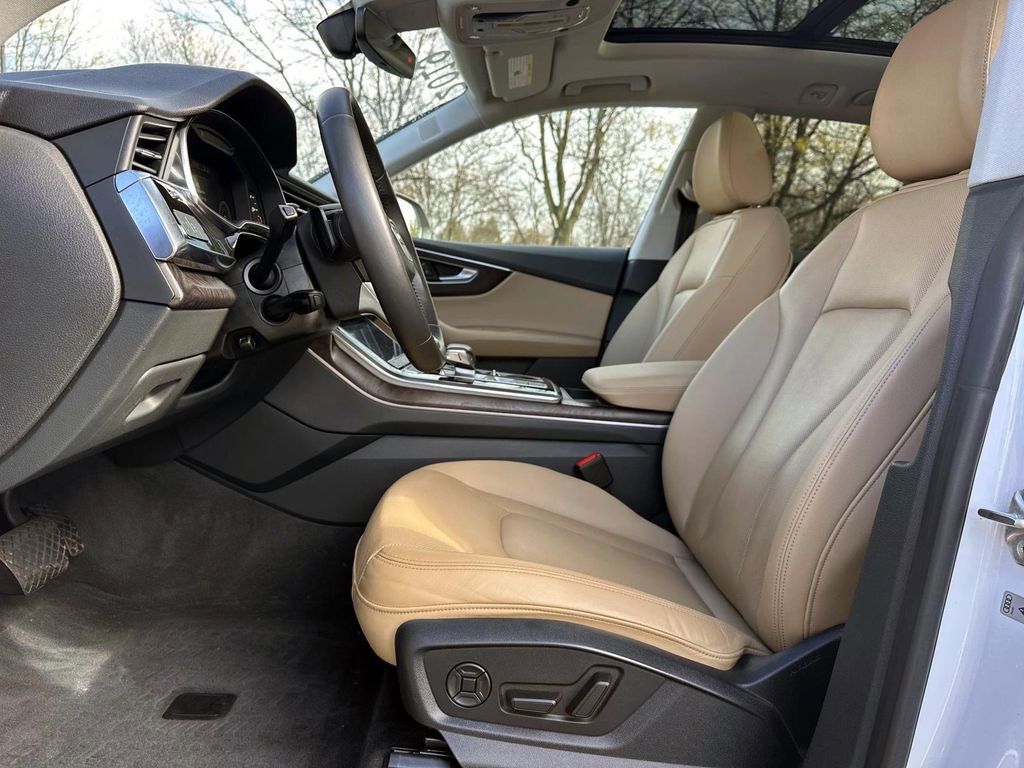 Used 2019 Audi Q8 Premium Plus w/ Premium Plus image 25