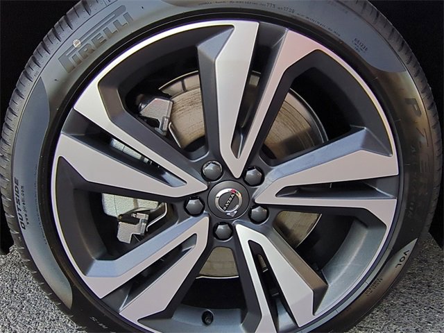 New 2026 Volvo V60 B5 Cross Country Plus w/ Protection Package Premier image 23