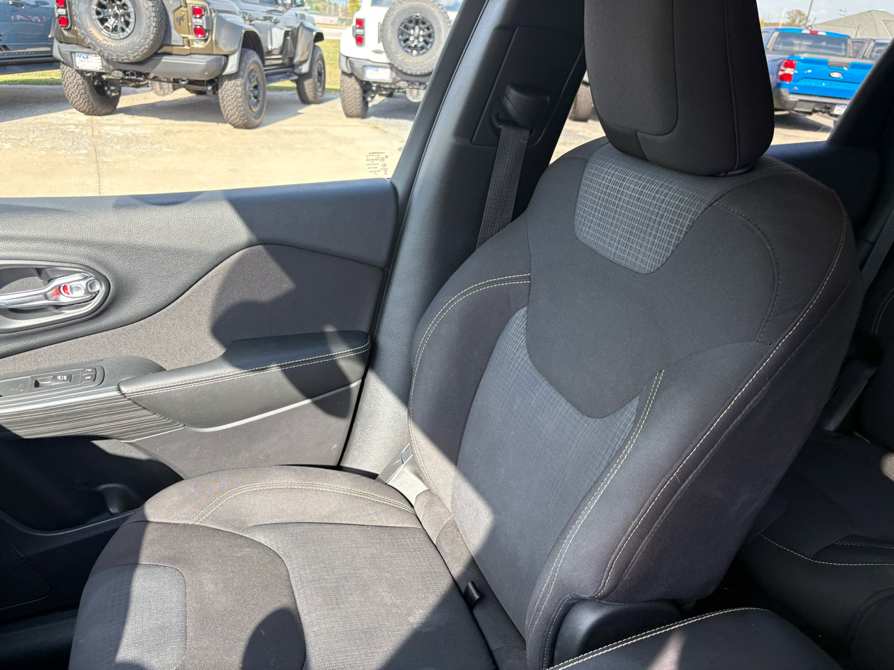 Used 2016 Jeep Cherokee Latitude image 19