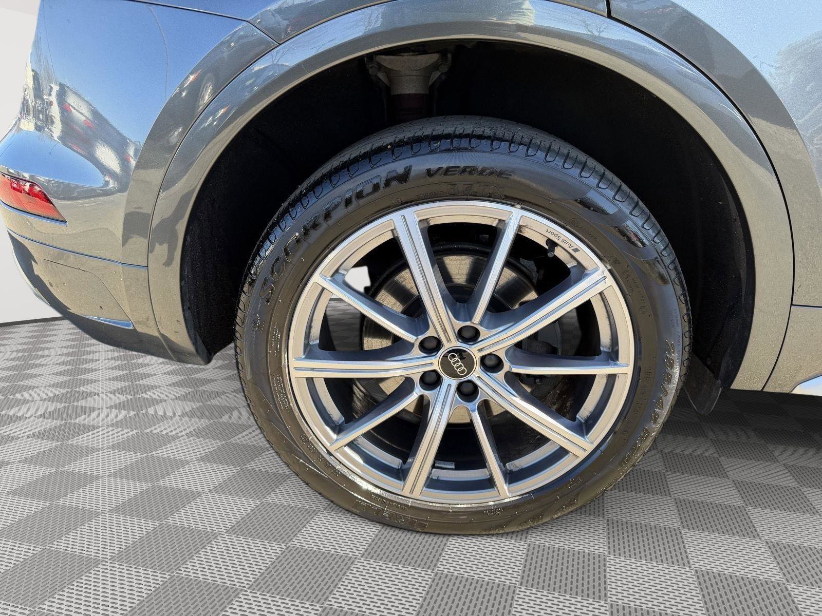 Used 2023 Audi SQ5 Premium Plus w/ Premium Plus Package image 9