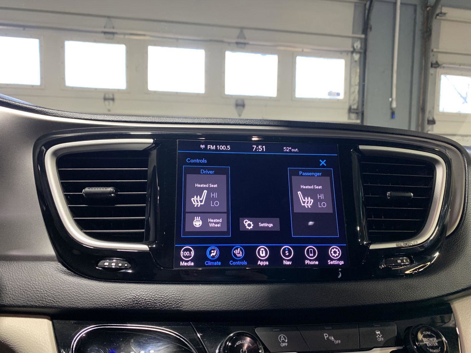 Used 2020 Chrysler Pacifica Touring-L Plus image 21