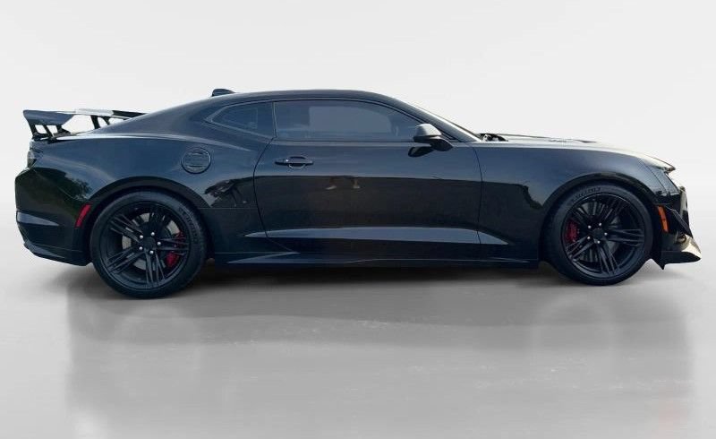 Used 2021 Chevrolet Camaro ZL1 RWD image 4
