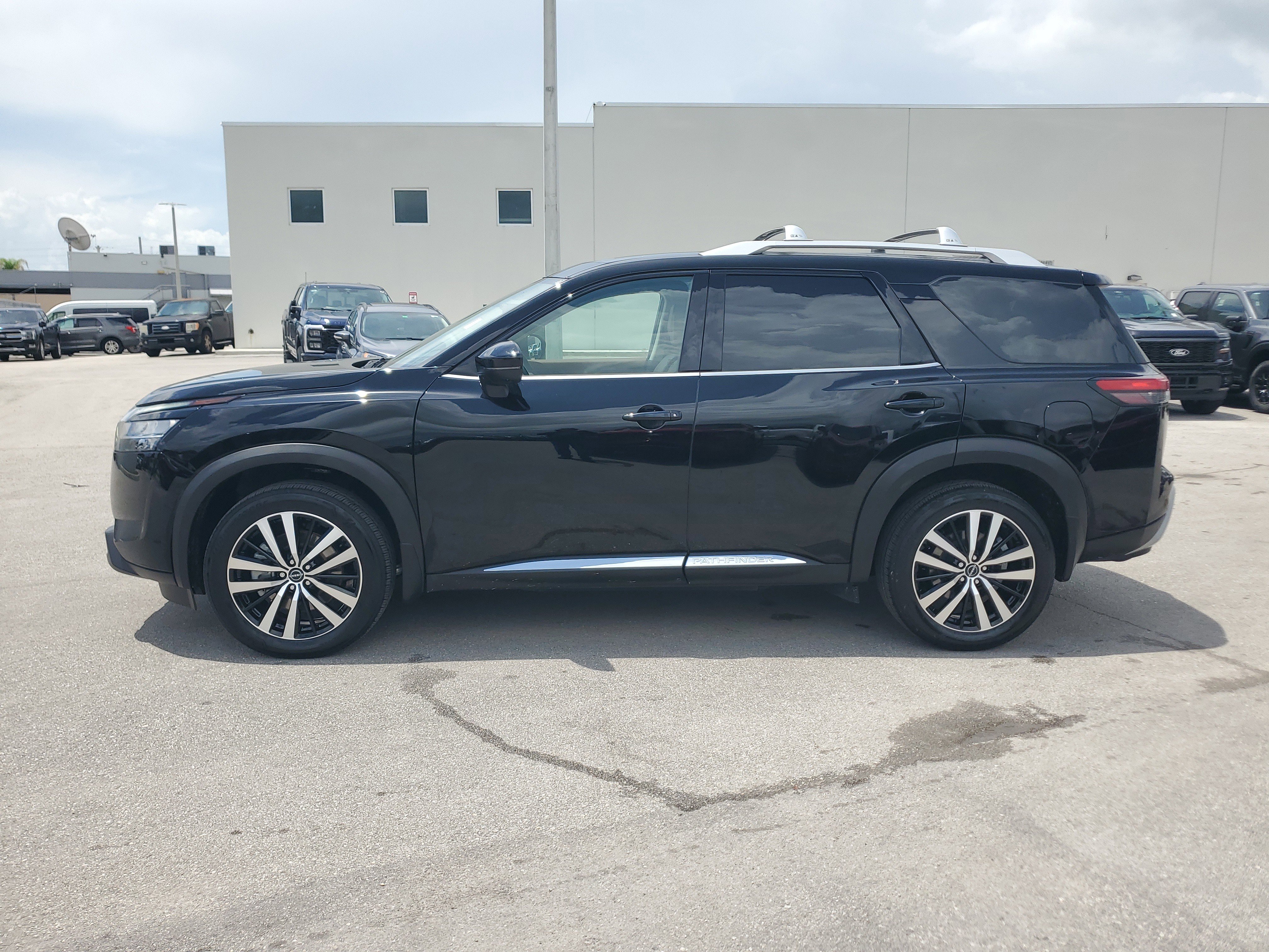 Certified 2024 Nissan Pathfinder Platinum w/ Cargo Package image 8