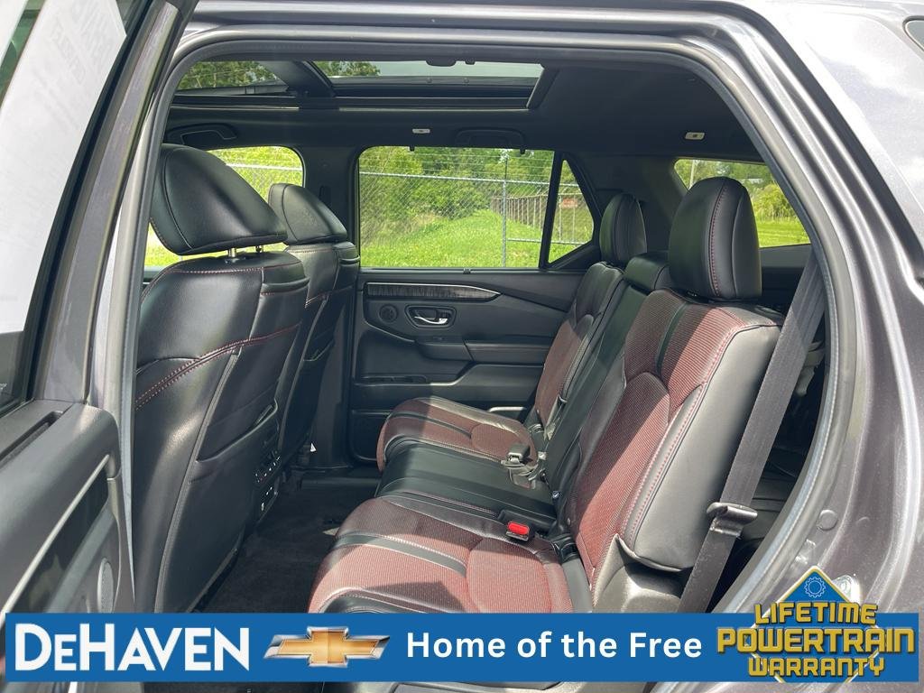 Used 2025 Honda Pilot Black Edition image 26