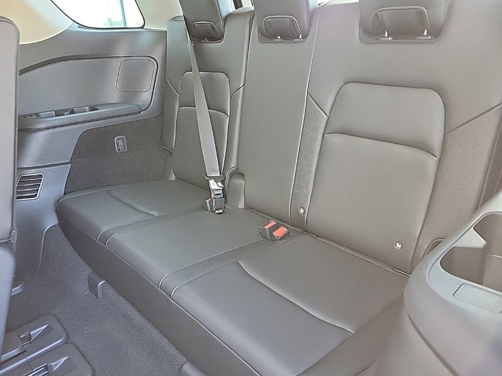 Used 2025 Nissan Pathfinder SL AWD/4WD image 16