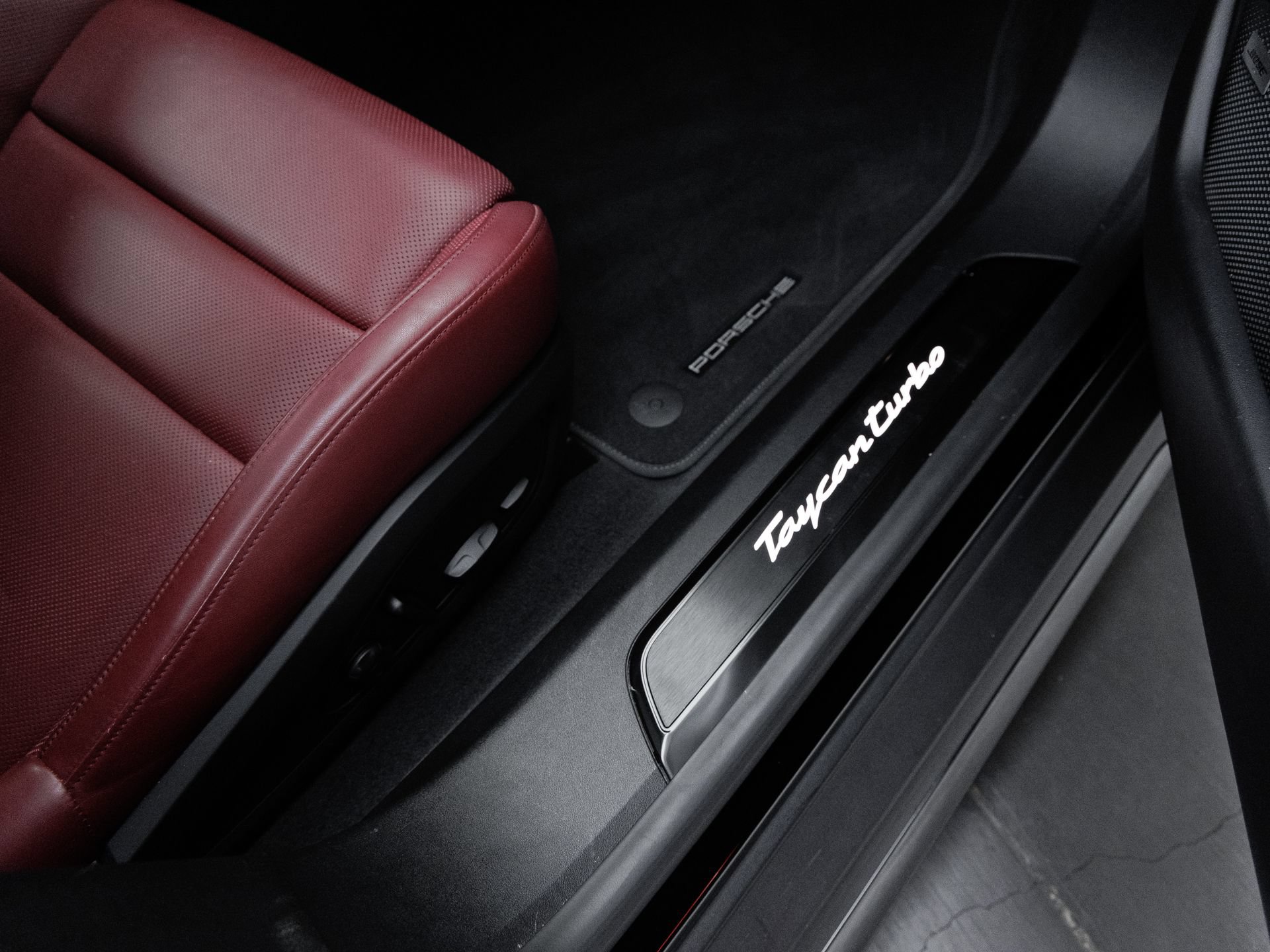 Certified 2021 Porsche Taycan Turbo AWD/4WD image 37