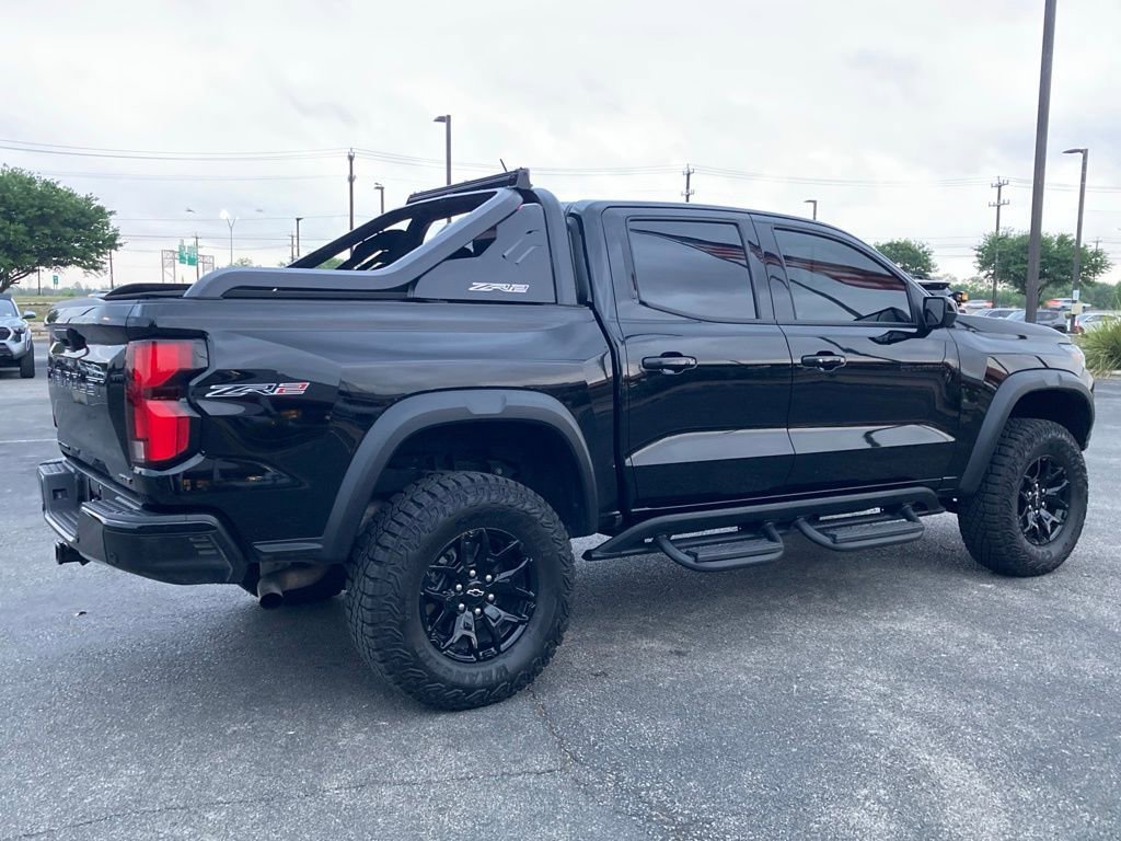 Used 2025 Chevrolet Colorado ZR2 w/ Midnight Edition AWD/4WD image 5