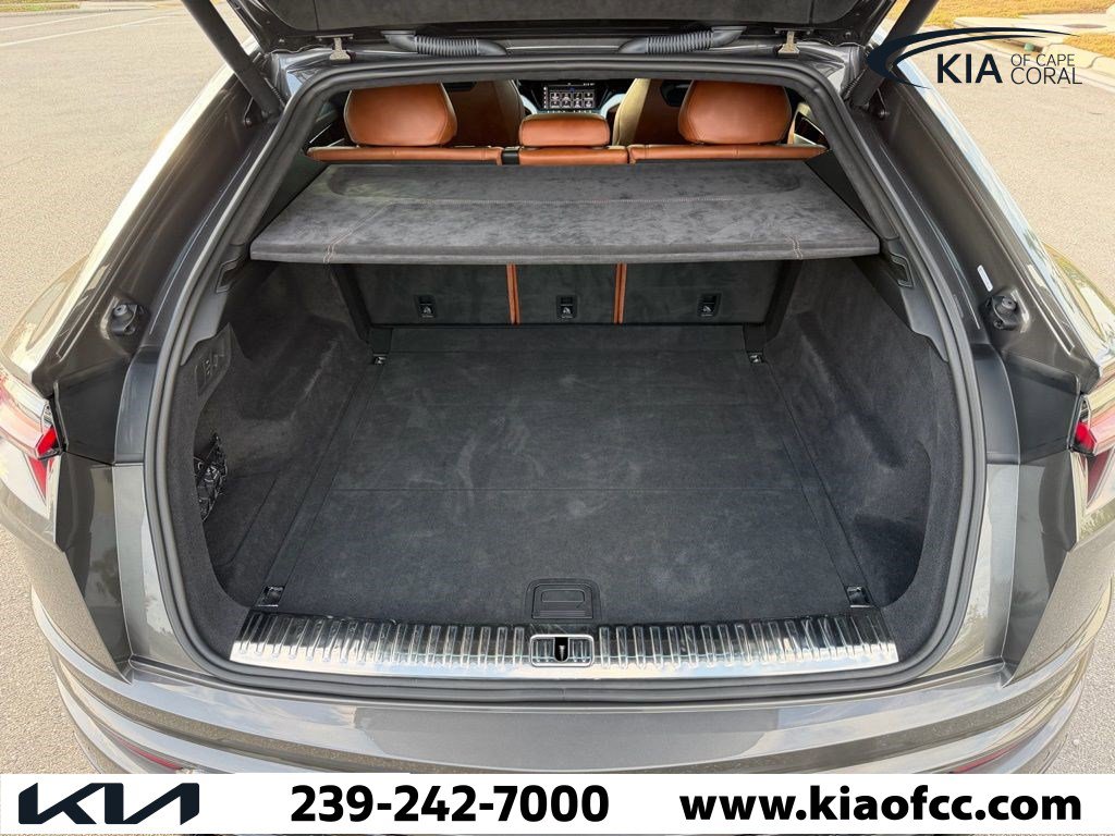 Used 2021 Lamborghini Urus image 19