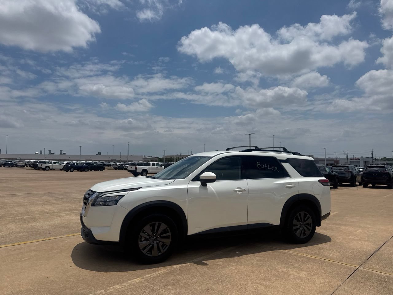 Certified 2023 Nissan Pathfinder SV w/ Lighting Package (N92) FWD image 11