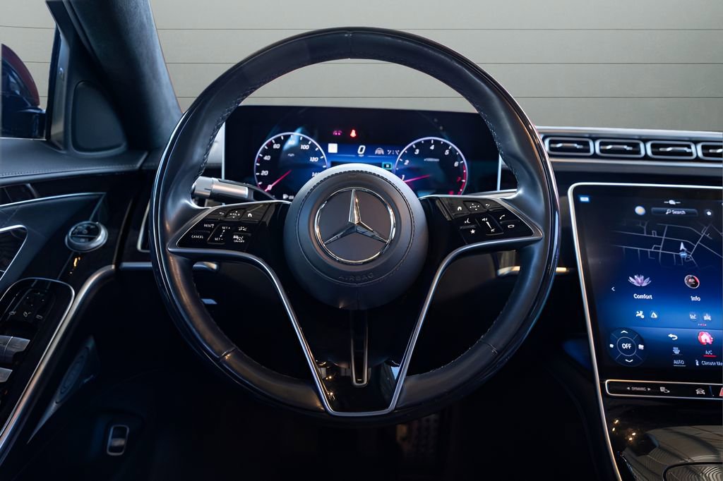 Used 2022 Mercedes-Benz S 580 4MATIC Sedan w/ AMG Line Package image 28