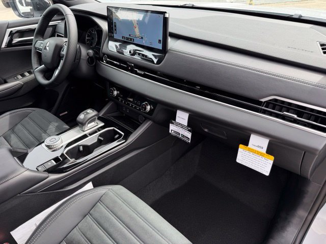 New 2026 Mitsubishi Outlander LE FWD image 9