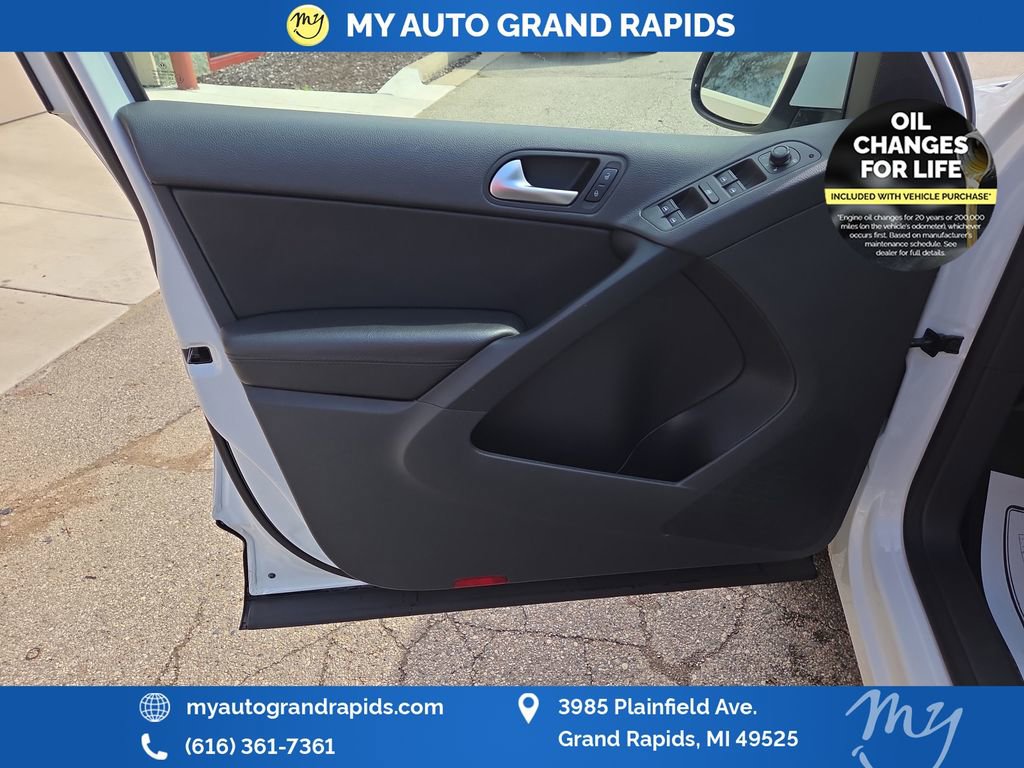 Used 2017 Volkswagen Tiguan S image 10
