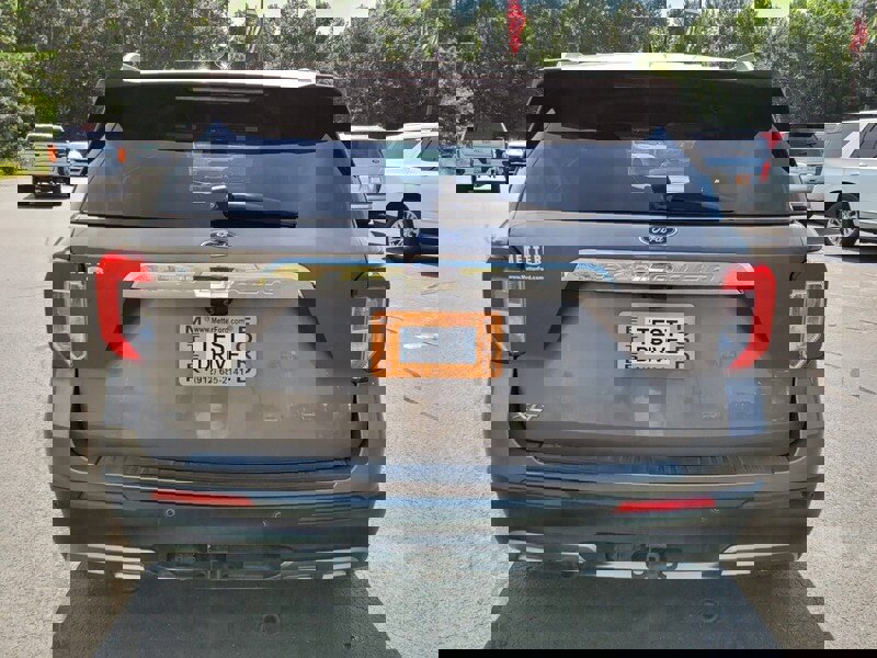 Used 2021 Ford Explorer XLT w/ Equipment Group 202A image 9