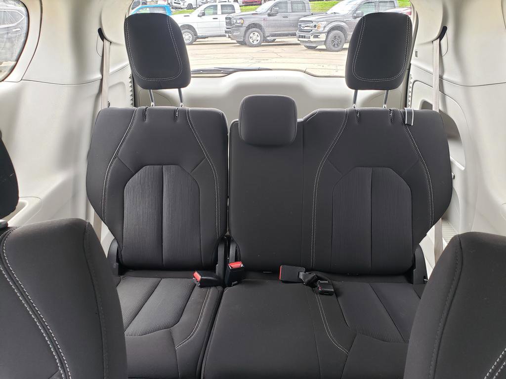 Used 2023 Chrysler Voyager LX image 13