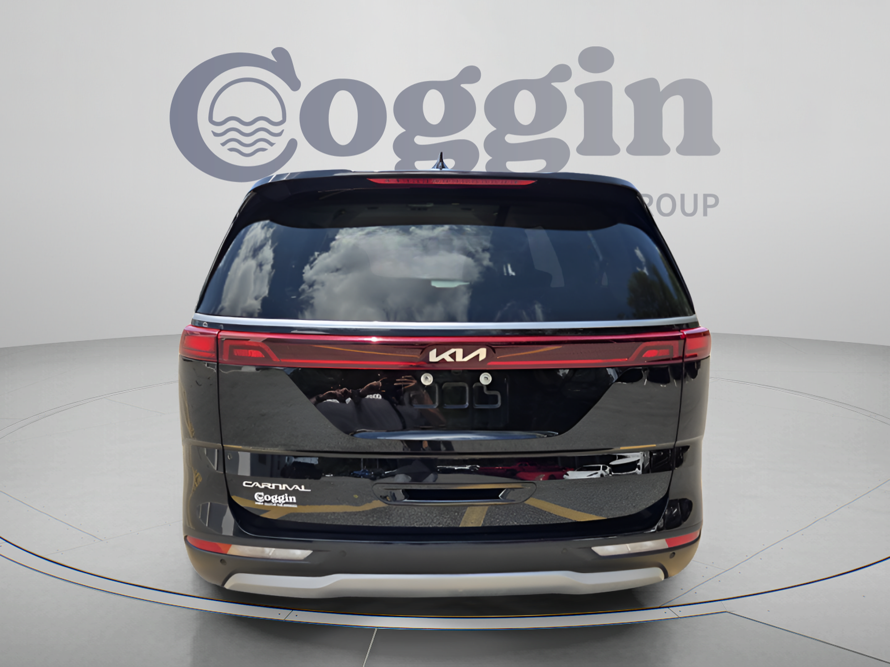 Used 2023 Kia Carnival LX FWD image 4