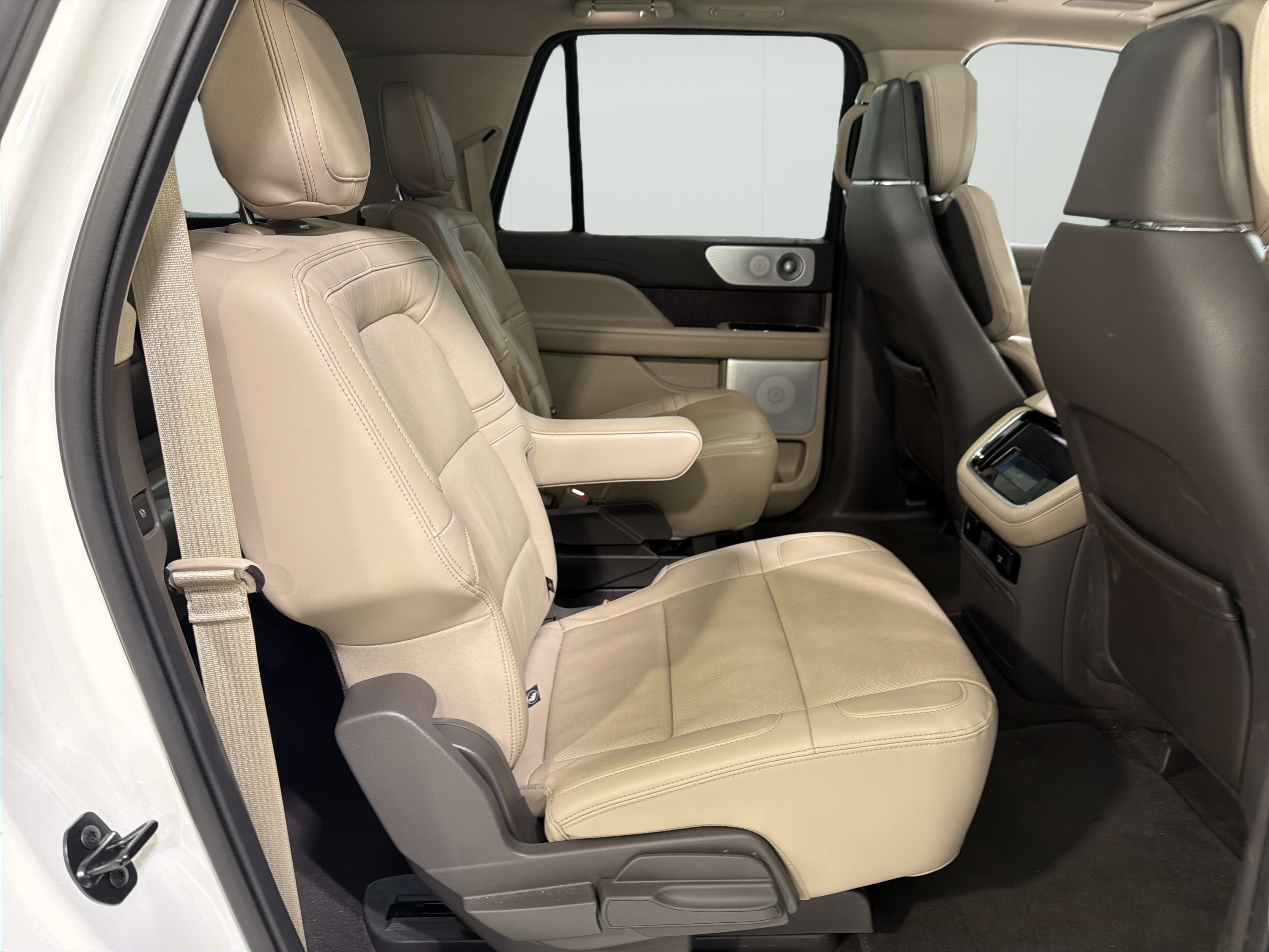Used 2023 Lincoln Navigator L Reserve AWD/4WD image 12