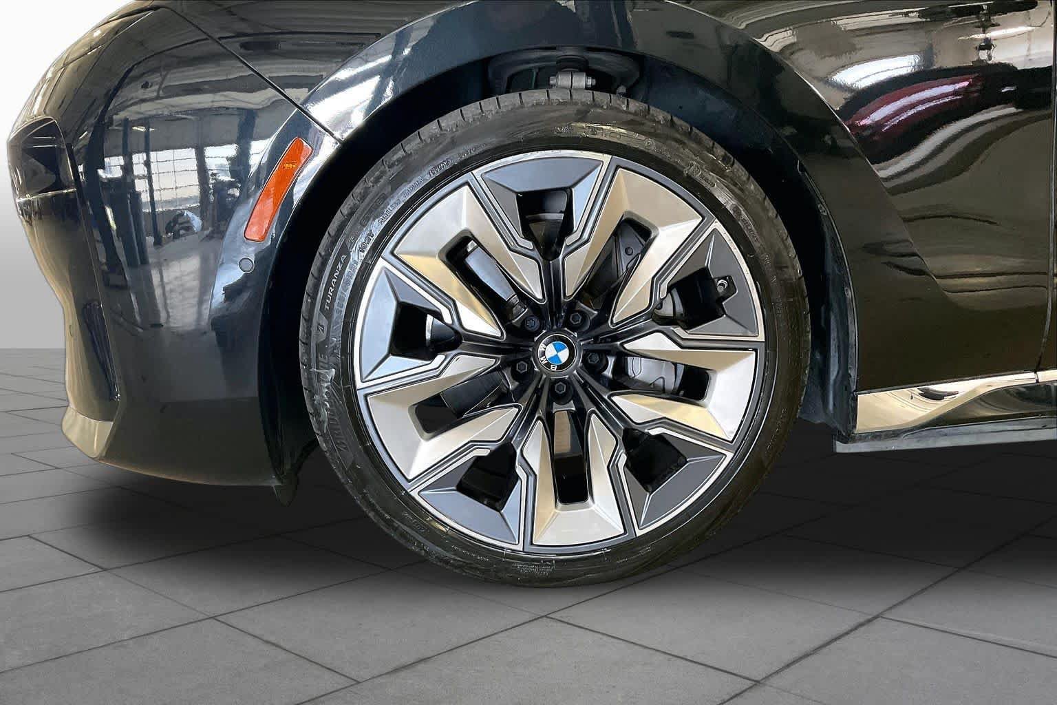 Used 2024 BMW i7 xDrive60 w/ Executive Package AWD/4WD image 10