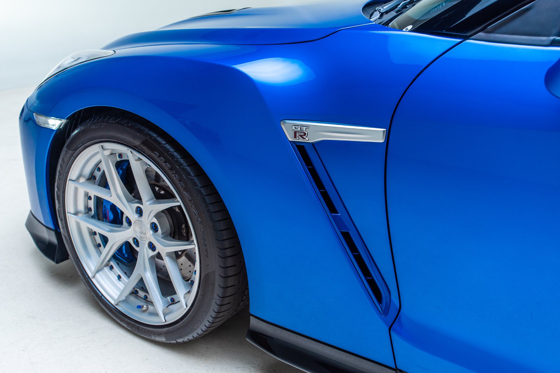 Used 2021 Nissan GT-R Premium AWD/4WD image 25