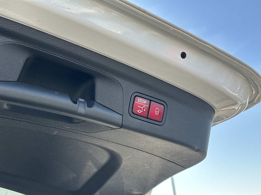 Used 2022 Mercedes-Benz GLE 350 4MATIC w/ Premium Package image 30