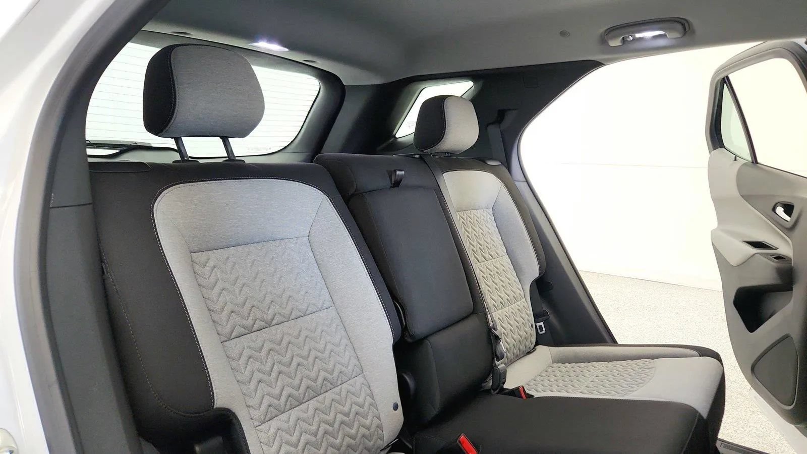 Used 2024 Chevrolet Equinox LS w/ Driver Confidence II Package FWD image 28
