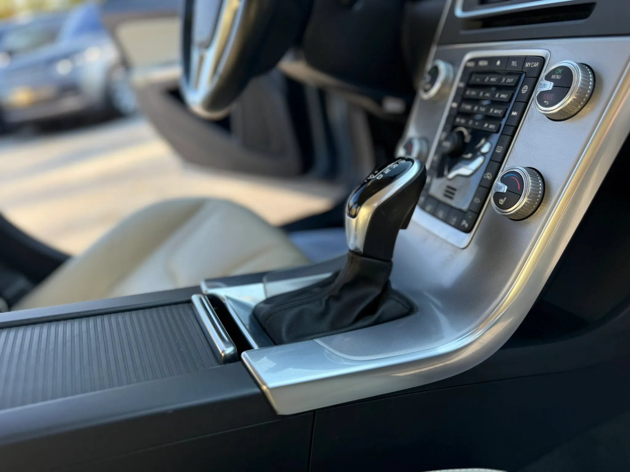 Used 2018 Volvo S60 T5 Inscription Platinum AWD/4WD image 9