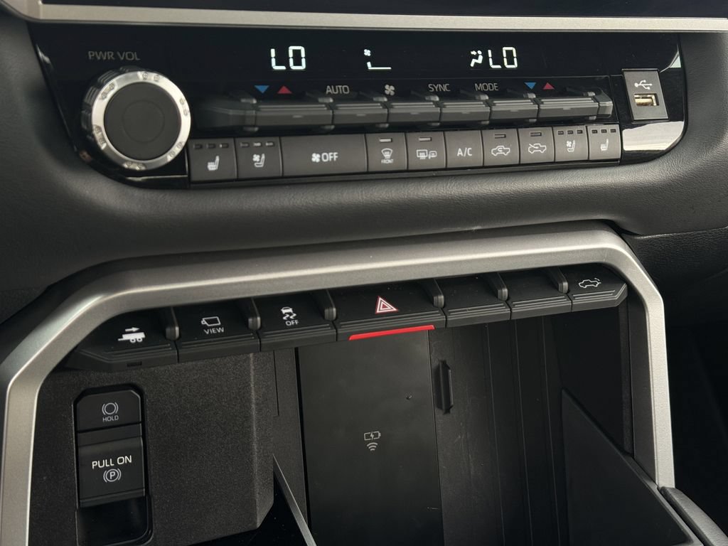 Used 2025 Toyota Tundra Platinum AWD/4WD image 21