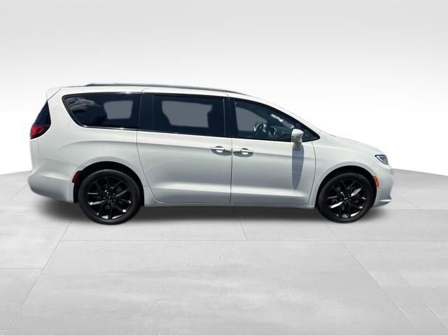 Used 2021 Chrysler Pacifica Touring-L w/ Premium & Safety Sphere Group AWD/4WD image 8