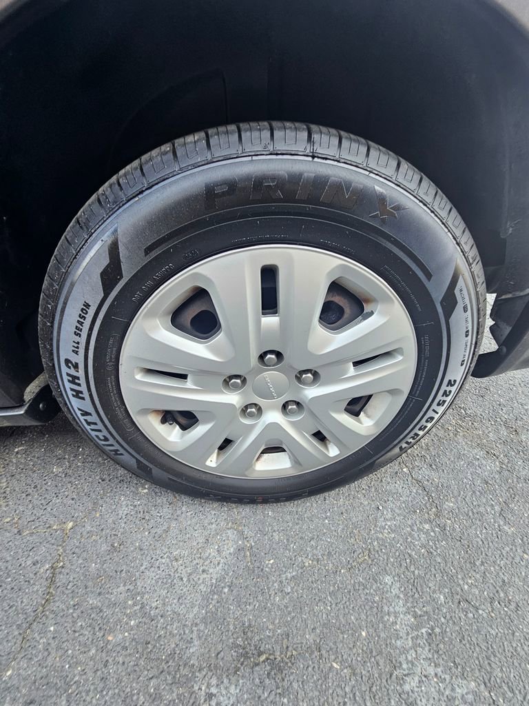 Used 2018 Dodge Grand Caravan SE w/ UConnect Hands-Free Group image 16