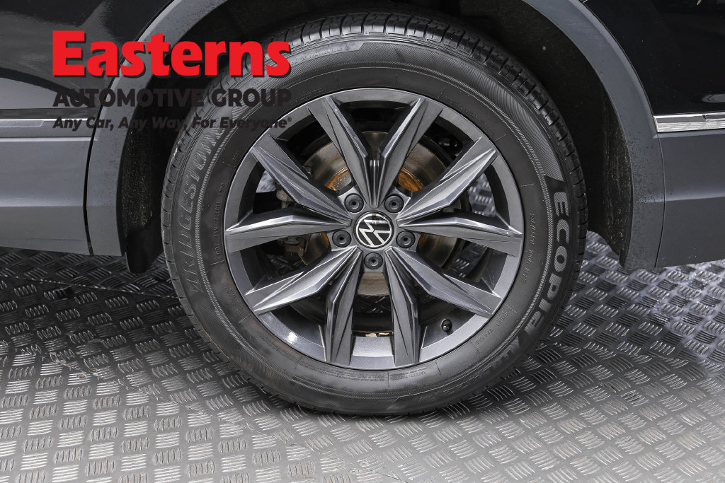 Used 2023 Volkswagen Tiguan SE AWD/4WD image 9