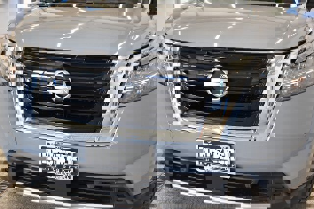 Used 2024 Nissan Pathfinder Platinum w/ Cargo Package image 16