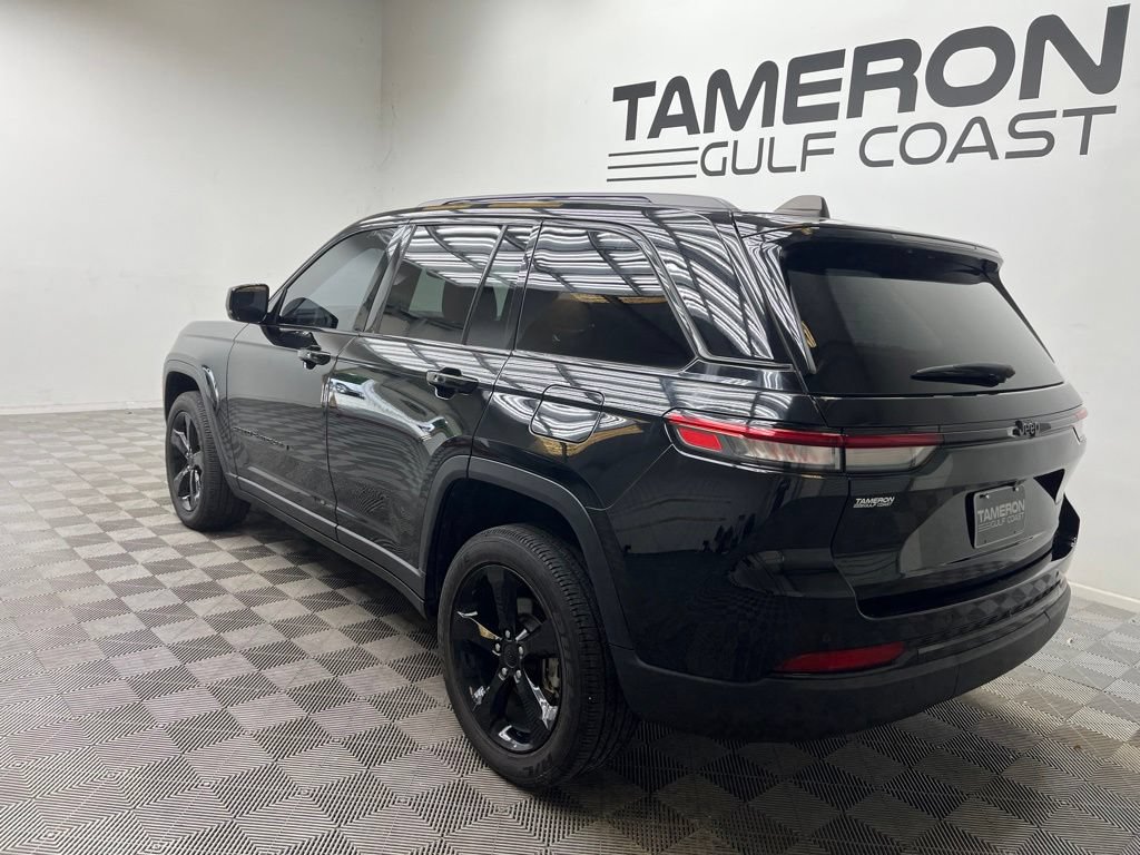 Used 2023 Jeep Grand Cherokee Altitude RWD image 8