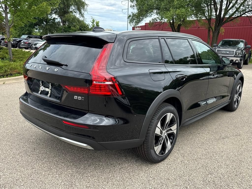 New 2026 Volvo V60 B5 Cross Country Plus w/ Climate Package AWD/4WD image 4