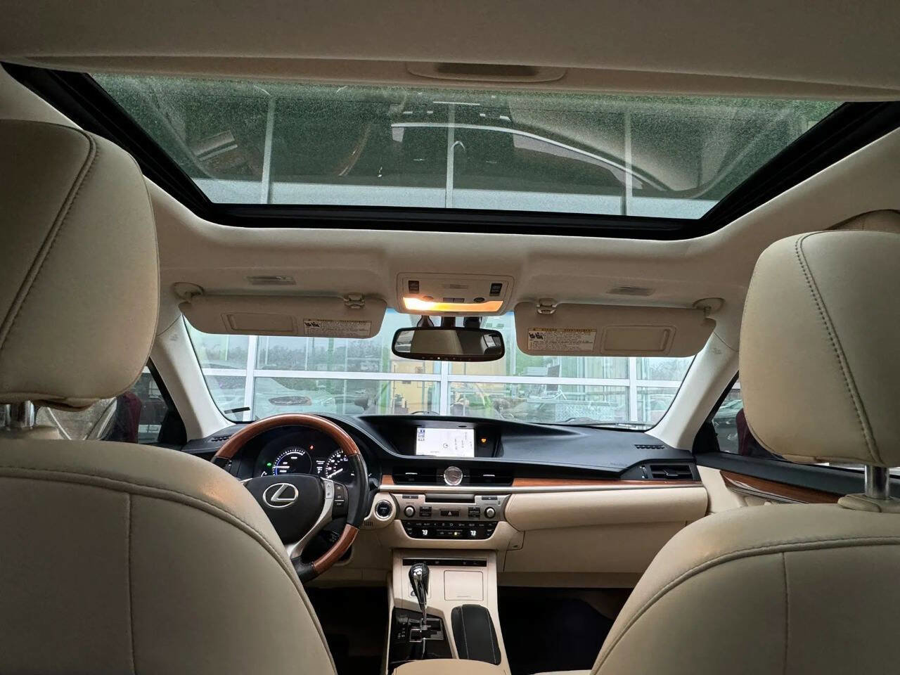 Used 2014 Lexus ES 300h w/ Luxury Package w/Bamboo Trim FWD image 17