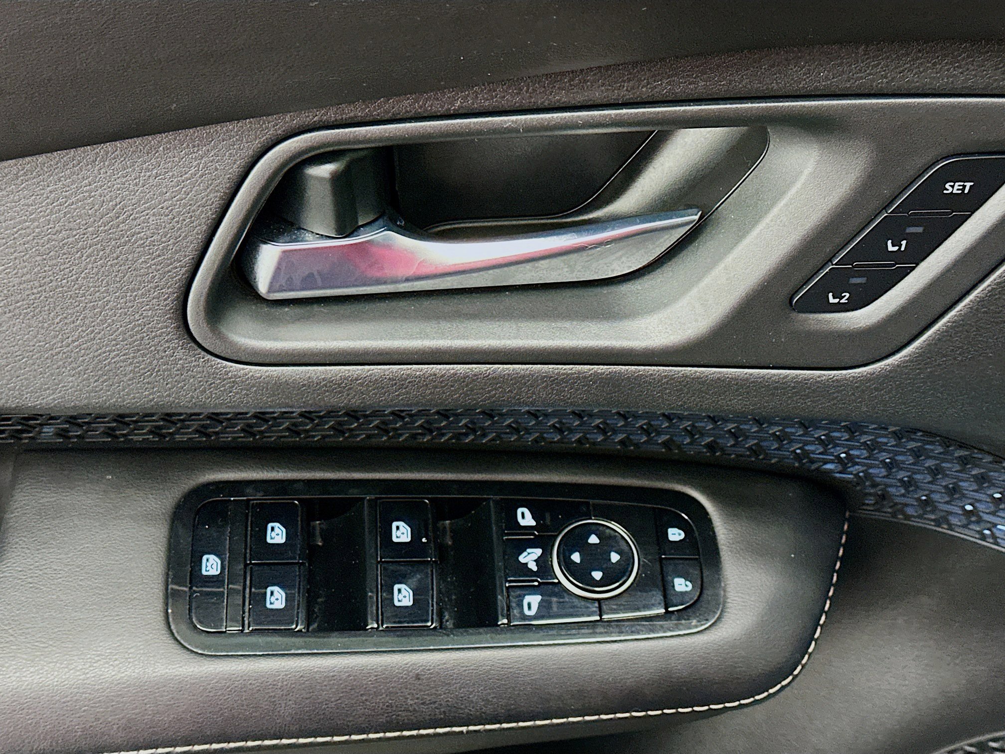 Used 2023 Nissan Ariya AWD image 15